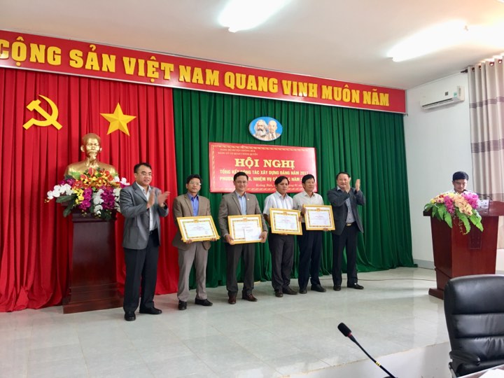 Khen tập thể